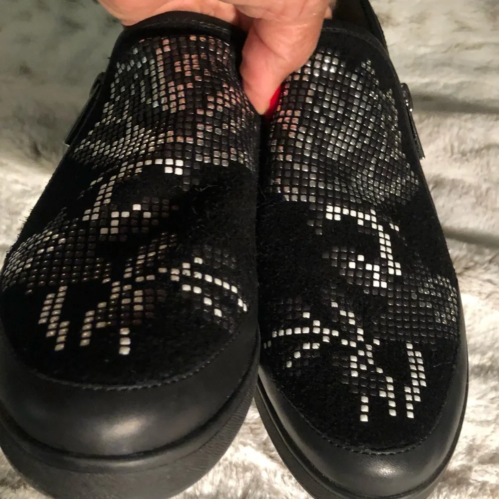 Donald J Pliner Shoes - Picture 6 of 11